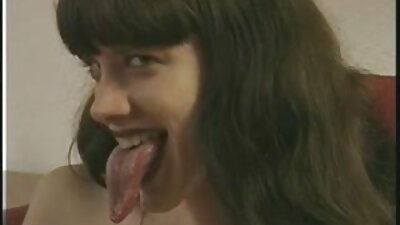 Sumerge la lengua en la videos de abuelas follando vulva.
